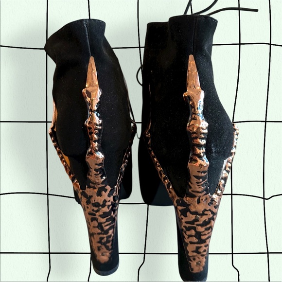 Jefefery Campbell Bird Claw Lolitas - Picture 5 of 10